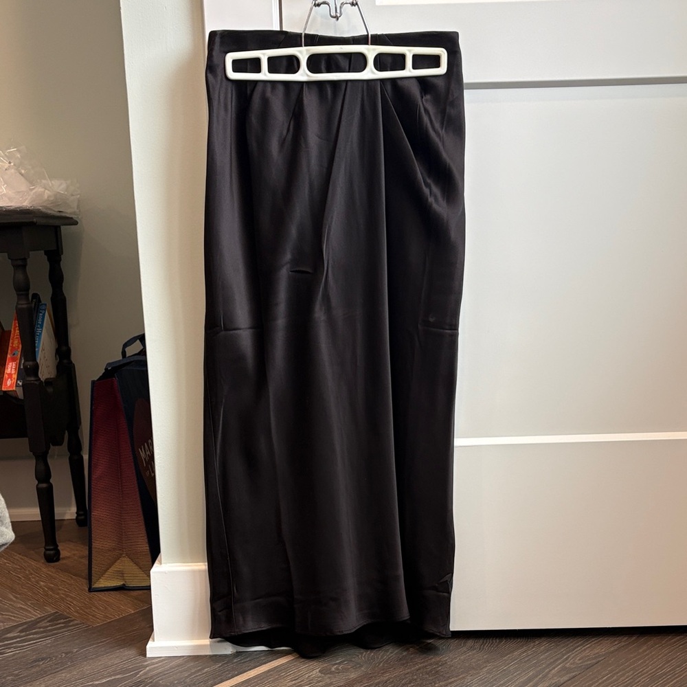 Banana Republic 100% silk long straight skirt